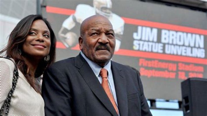 Jim Brown wife: Meet Monique Brown and Sue Brown